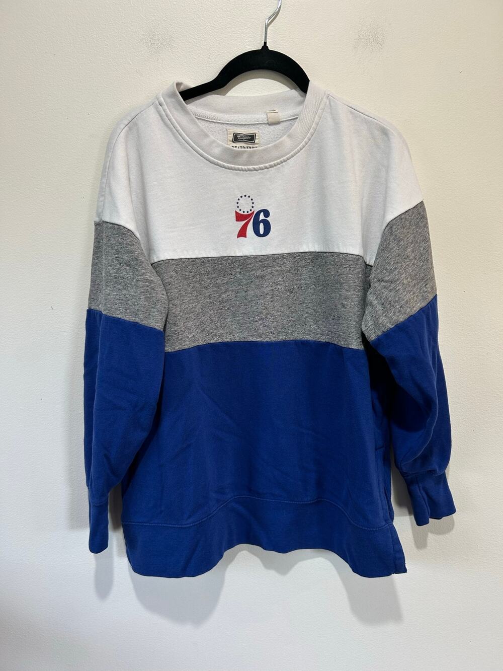 Tailgate Philadelphia 76ers sweatshirt size XS blue crew neck basketball